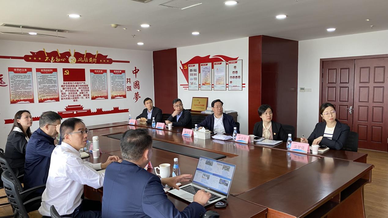 省国贸集团党委委员、副总经理黄路领一行来298手游网站集团下属孝感销售中心、孝感物流调研