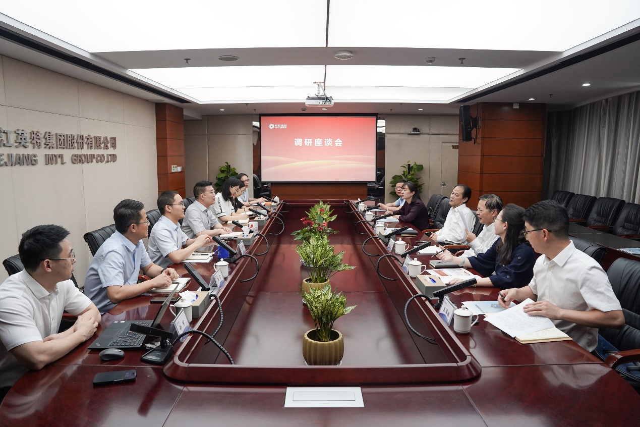 省国贸集团党委副书记、总经理孙建华一行来298手游网站集团调研