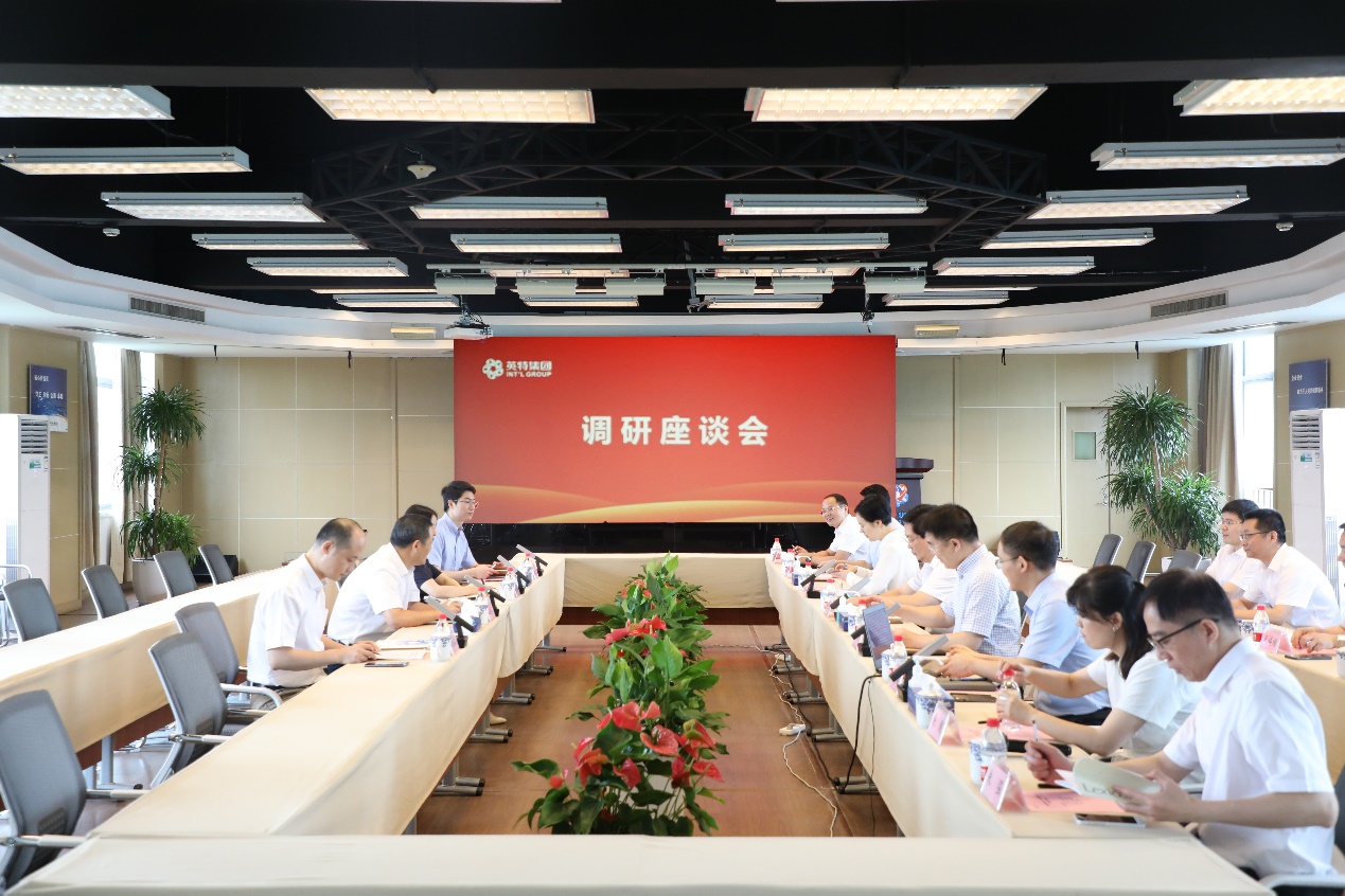 省国资委党委委员、总管帐师童海桑一行来298手游网站集团调研