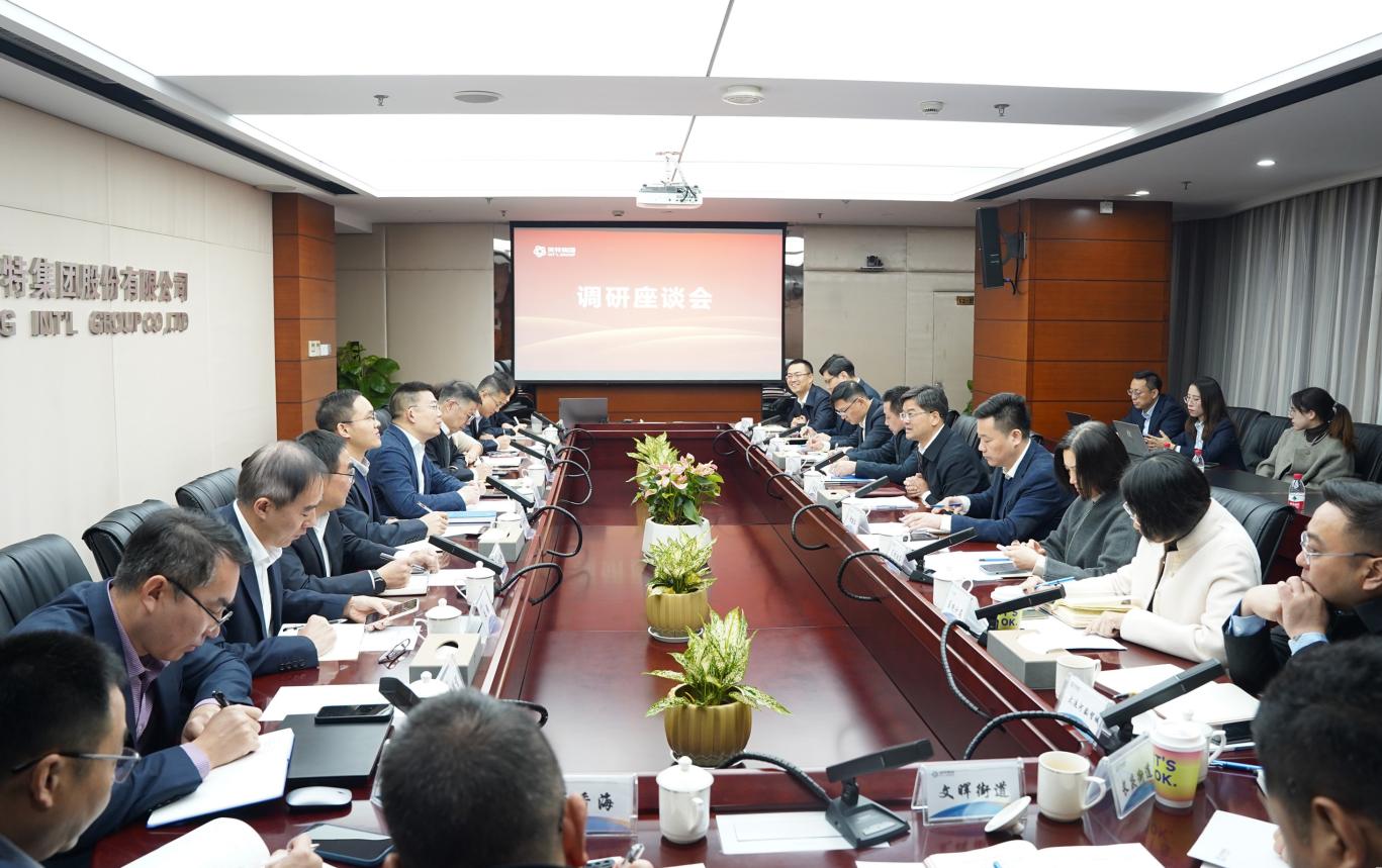 拱墅区委书记李志龙一行来298手游网站集团调研