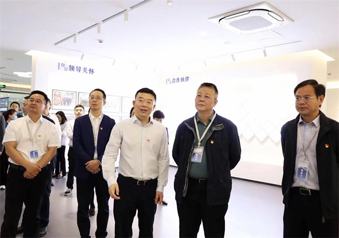 省国资委党委委员方建平一行来298手游网站集团调研